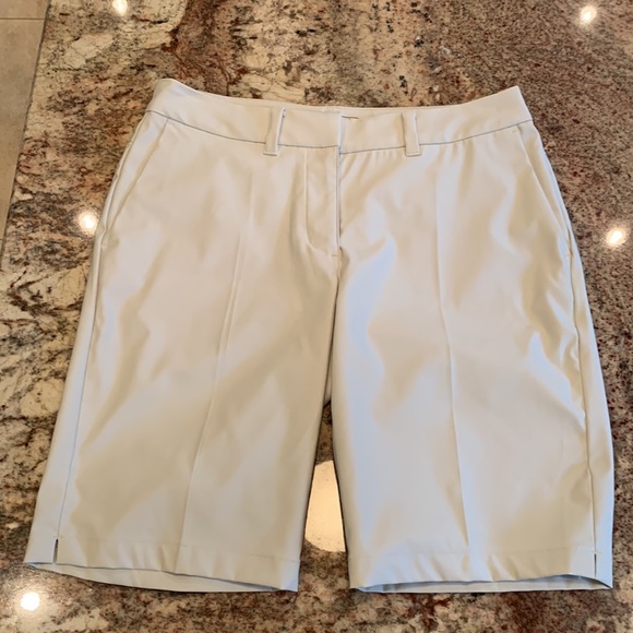 Nike Dri-Fit women’s golf short, size 4 - Picture 2 of 7